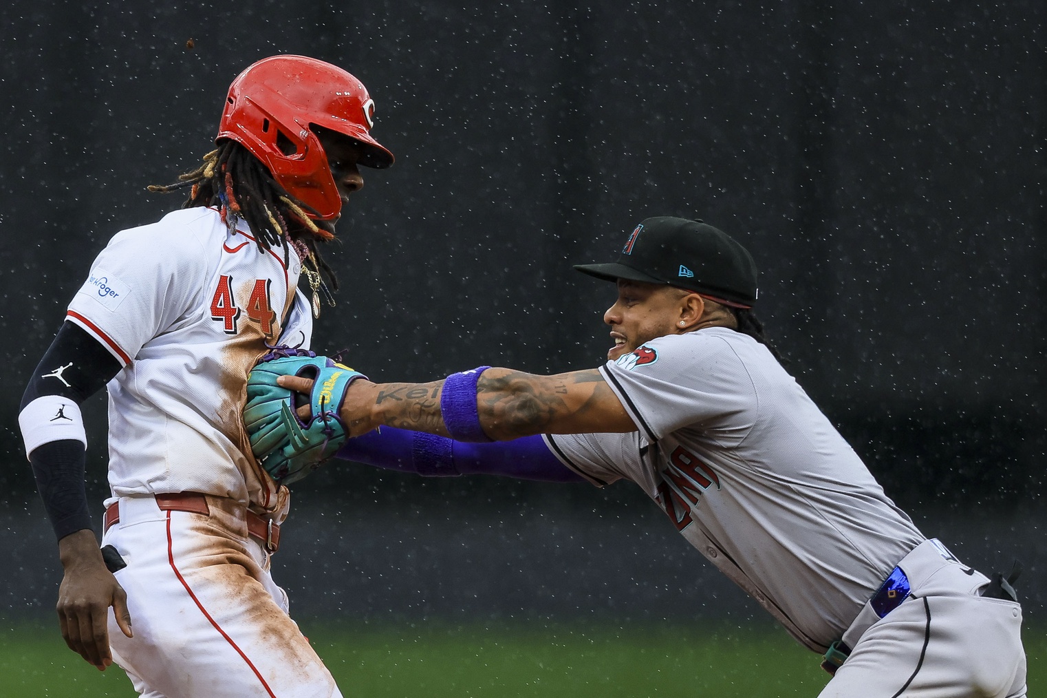 Arizona Diamondbacks second baseman Ketel Marte tags out Elly De La Cruz.