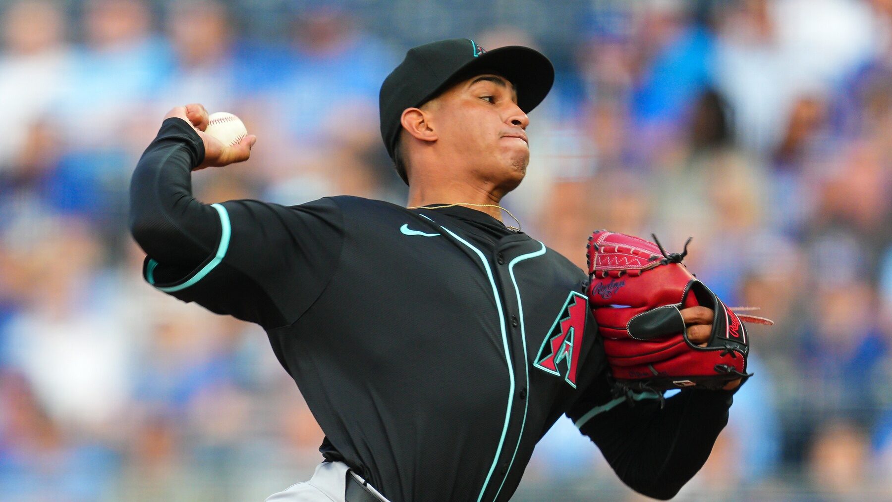 Diamondbacks right-hander Yilber Diaz pitches against the Kansas City Royals at Kauffman Stadium