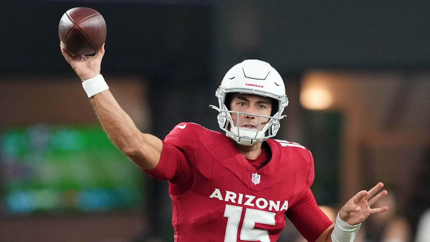 Arizona Cardinals quarterback Clayton Tune against the New Orleans Saints at State Farm Stadium.