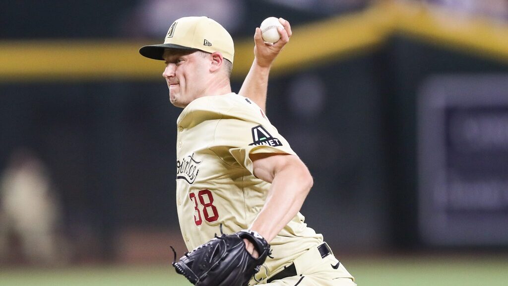 Diamondbacks right-hander Paul Sewald pitches against the Los Angeles Dodgers at Chase Field.