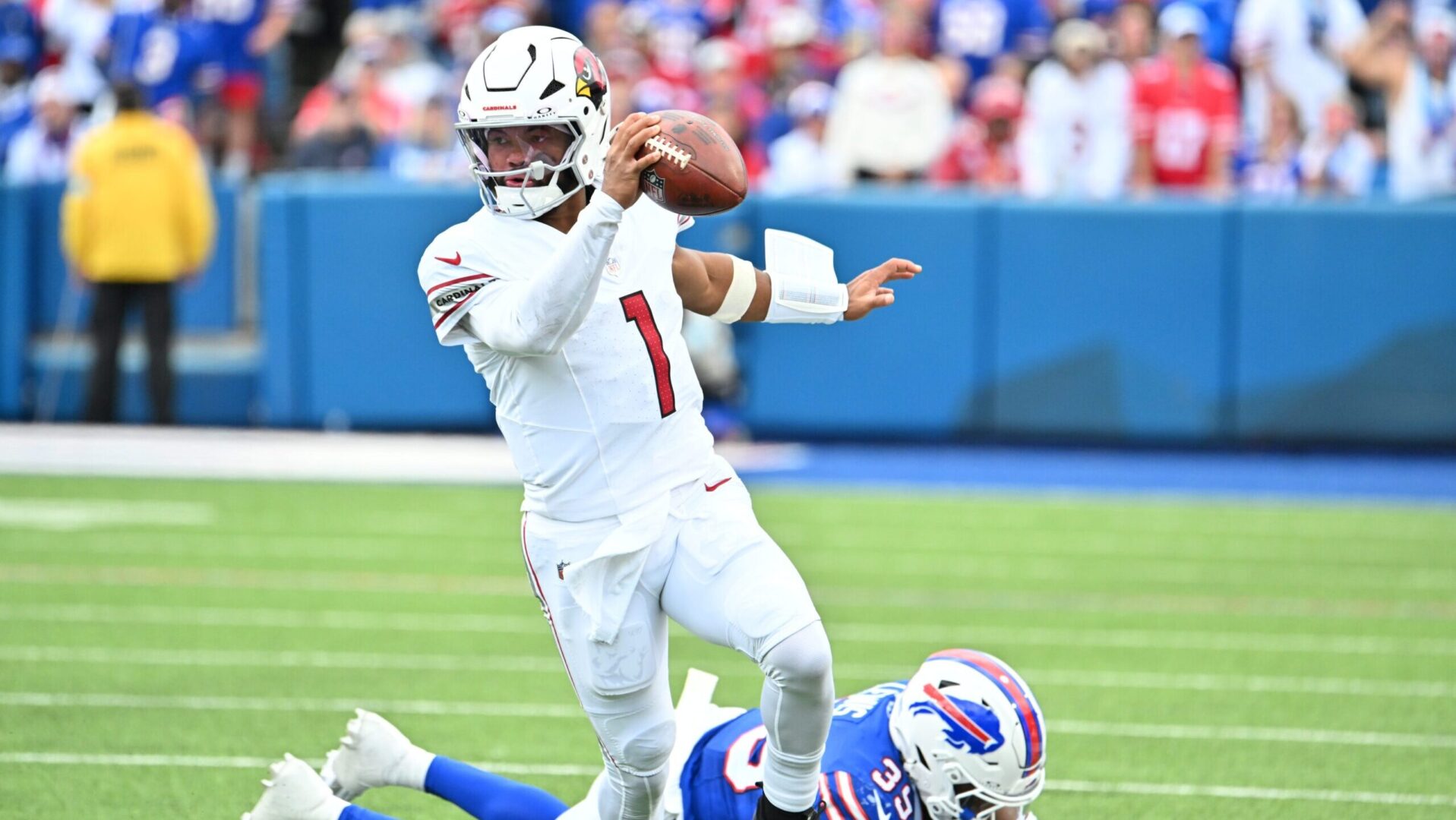 Cardinals QB Kyler Murray escapes a tackle attempt from Cam Lewis in the third quarter.
