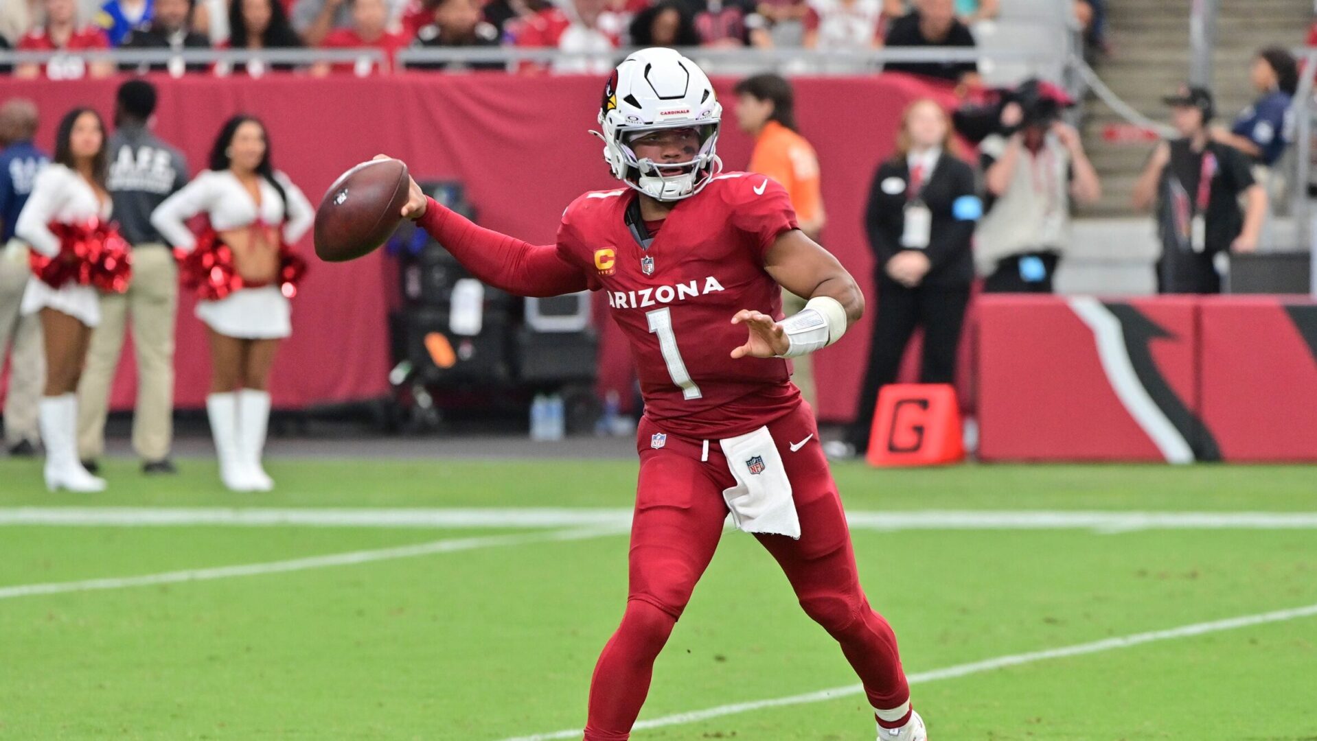Arizona Cardinals quarterback Kyler Murray attempts a pass against the Los Angeles Rams at State Farm Stadium.