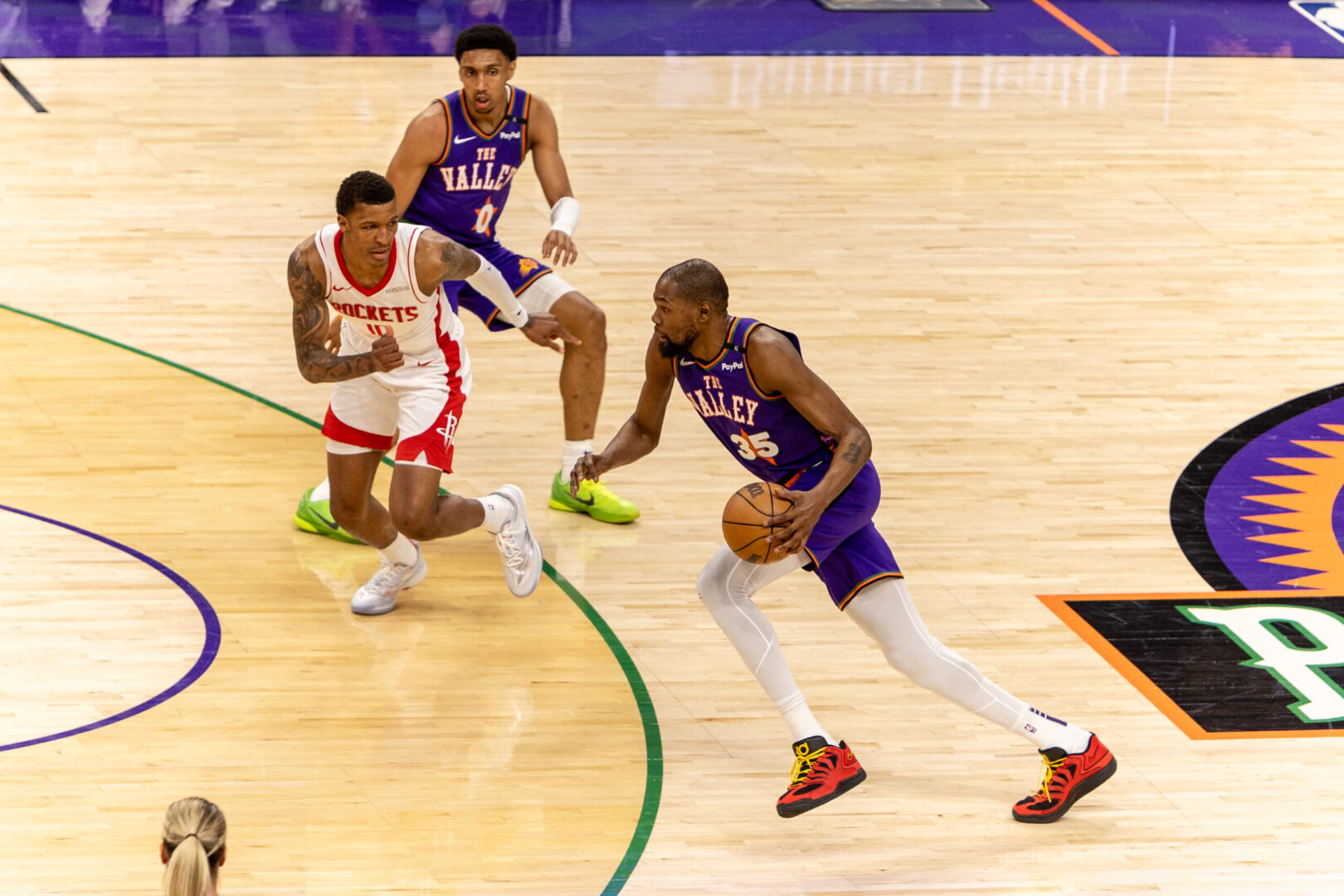 Phoenix Suns forward Kevin Durant drives past Houston Rockets forward Jabari Smith (image courtesy of Hannah Hayworth/Burn City Sports)
