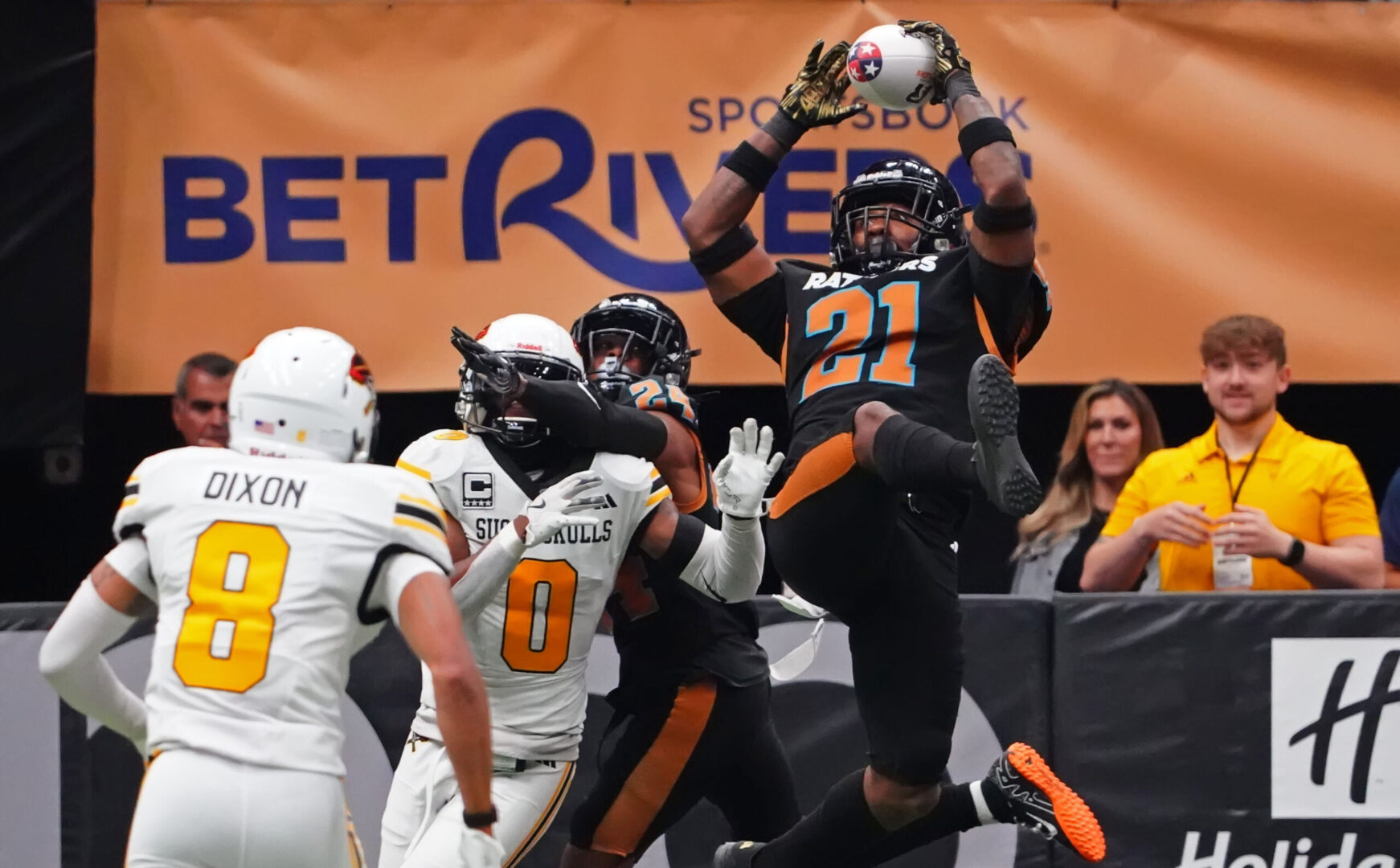 Arizona Rattlers wide receiver catches a throw against the Tucson Sugar Skulls on March 30, 2025 in Glendale, Arizona. (Matt Hinshaw/Arizona Rattlers)