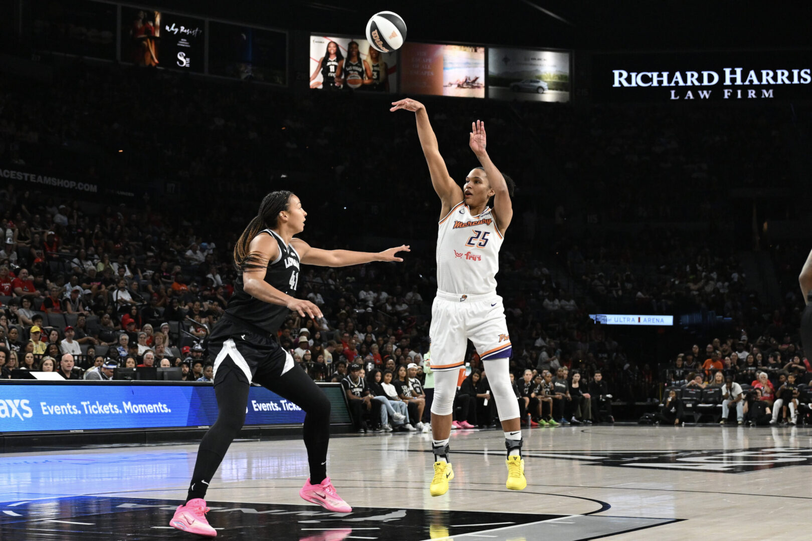 Phoenix Mercury forward Alyssa Thomas shoots against Las Vegas Aces center Kiah Stokes on June 15, 2025. Credit: Candice Ward-Imagn Images