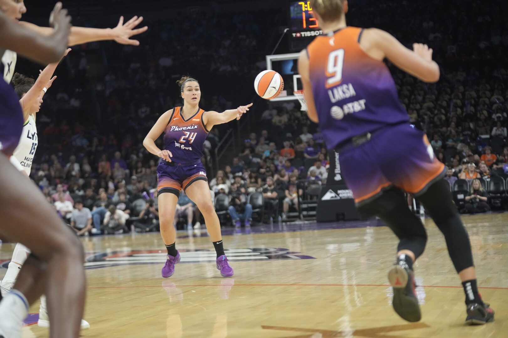 Phoenix Mercury forward Kathryn Westbeld passes the ball to guard Kitija Laksa during the second quarter against the Minnesota Lynx on July 9, 2025. © Michael Chow/The Republic / USA TODAY NETWORK via Imagn Images