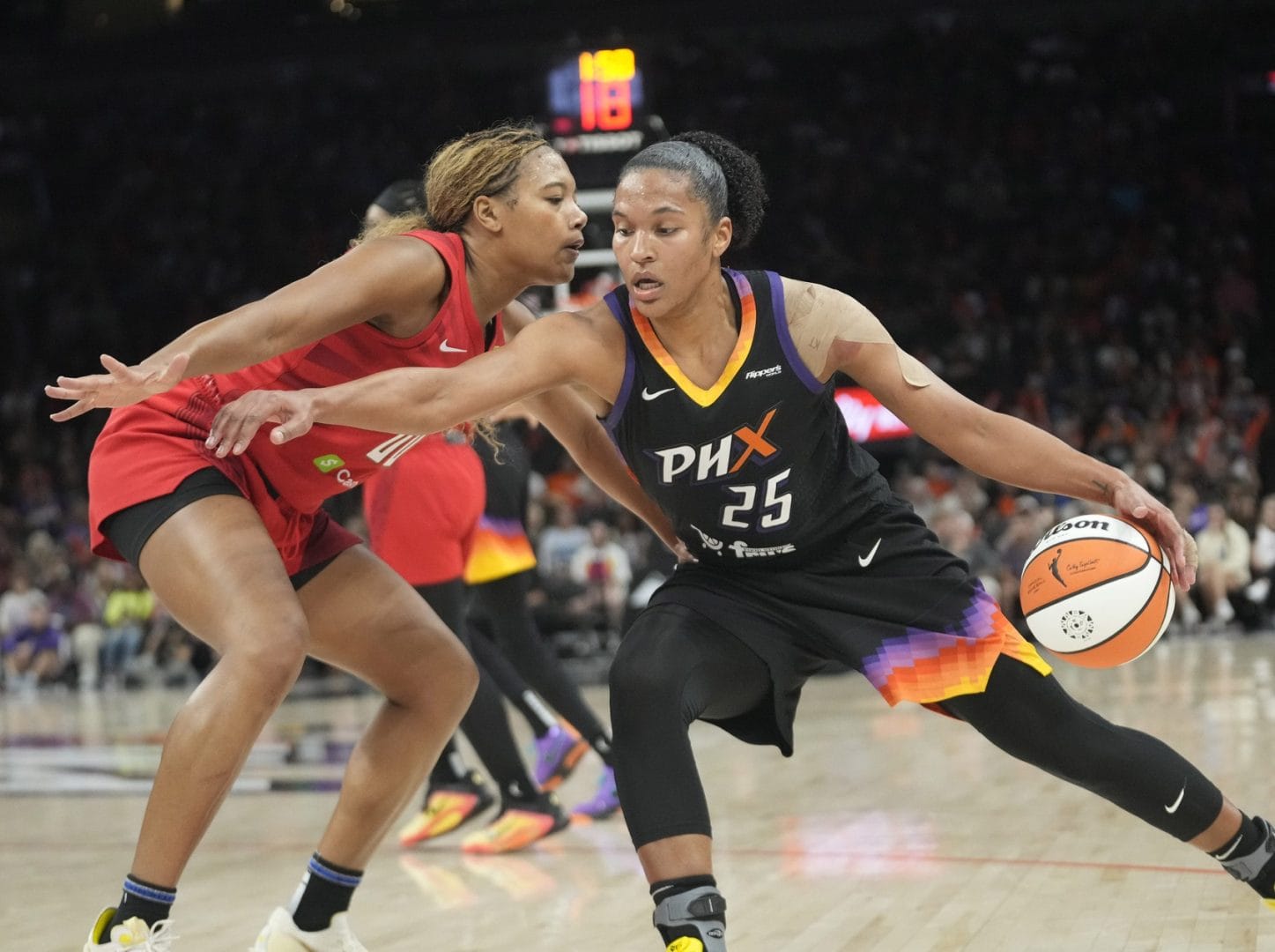 Phoenix Mercury forward Alyssa Thomas (25) is defended by Atlanta Dream forward Naz Hillmon (00) during the third quarter at PHX Arena July 23, 2025. © Michael Chow/The Republic / USA TODAY NETWORK via Imagn Images