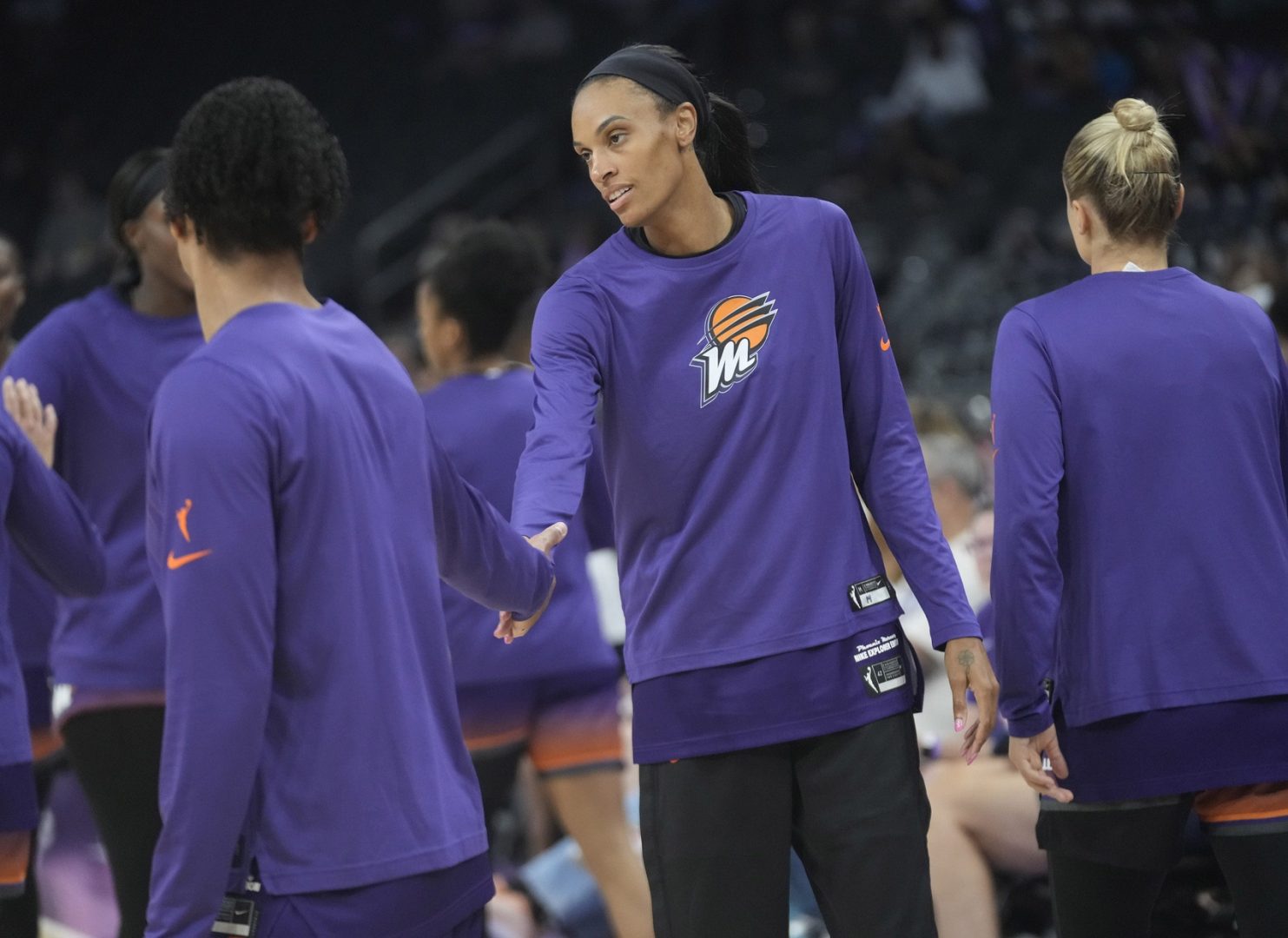 Phoenix Mercury forward DeWanna Bonner (14) warms up before playing against the Minnesota Lynx at PHX Arena on July 9, 2025. © Michael Chow/The Republic / USA TODAY NETWORK via Imagn Images
