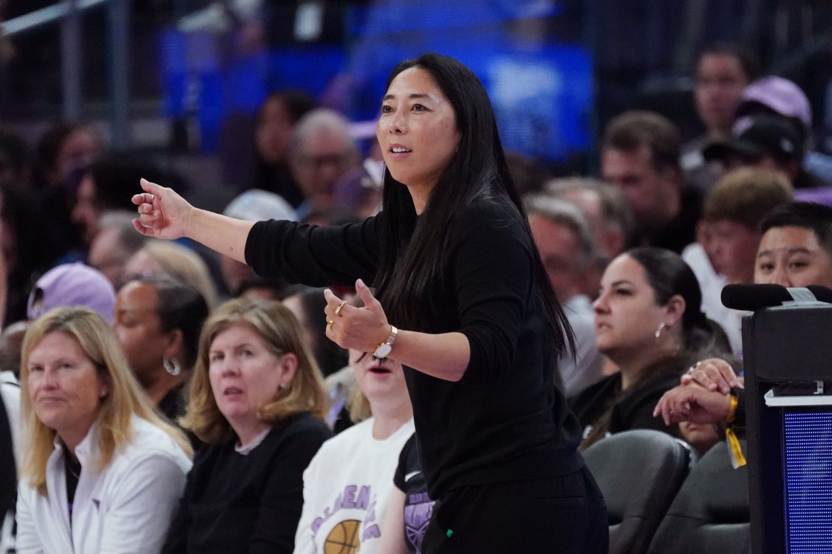 Aug 17, 2025; San Francisco, California, USA; Golden State Valkyries head coach Natalie Nakase shouts directions to the team in the third quarter against the Atlanta Dream at Chase Center. Mandatory Credit: David Gonzales-Imagn Images