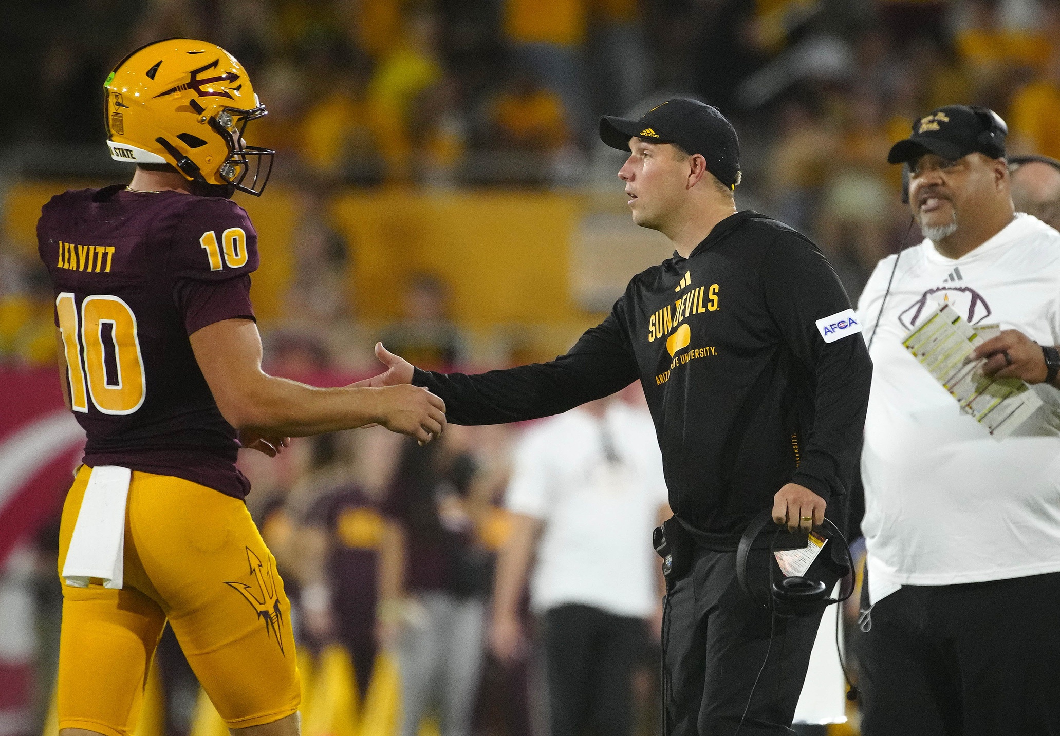 ASU head coach Kenny Dillingham greets quarterback Sam Leavitt (10) during a game against Wyoming at Sun Devil Stadium in Tempe on Aug. 31, 2024. © Patrick Breen/The Republic / USA TODAY NETWORK via Imagn Images