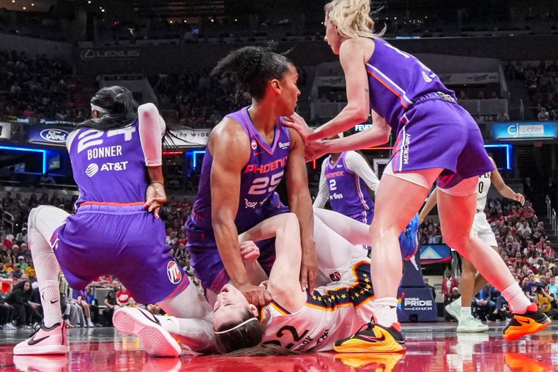 Caitlin Clark Phoenix Mercury Indiana Fever Alyssa Thomas fight