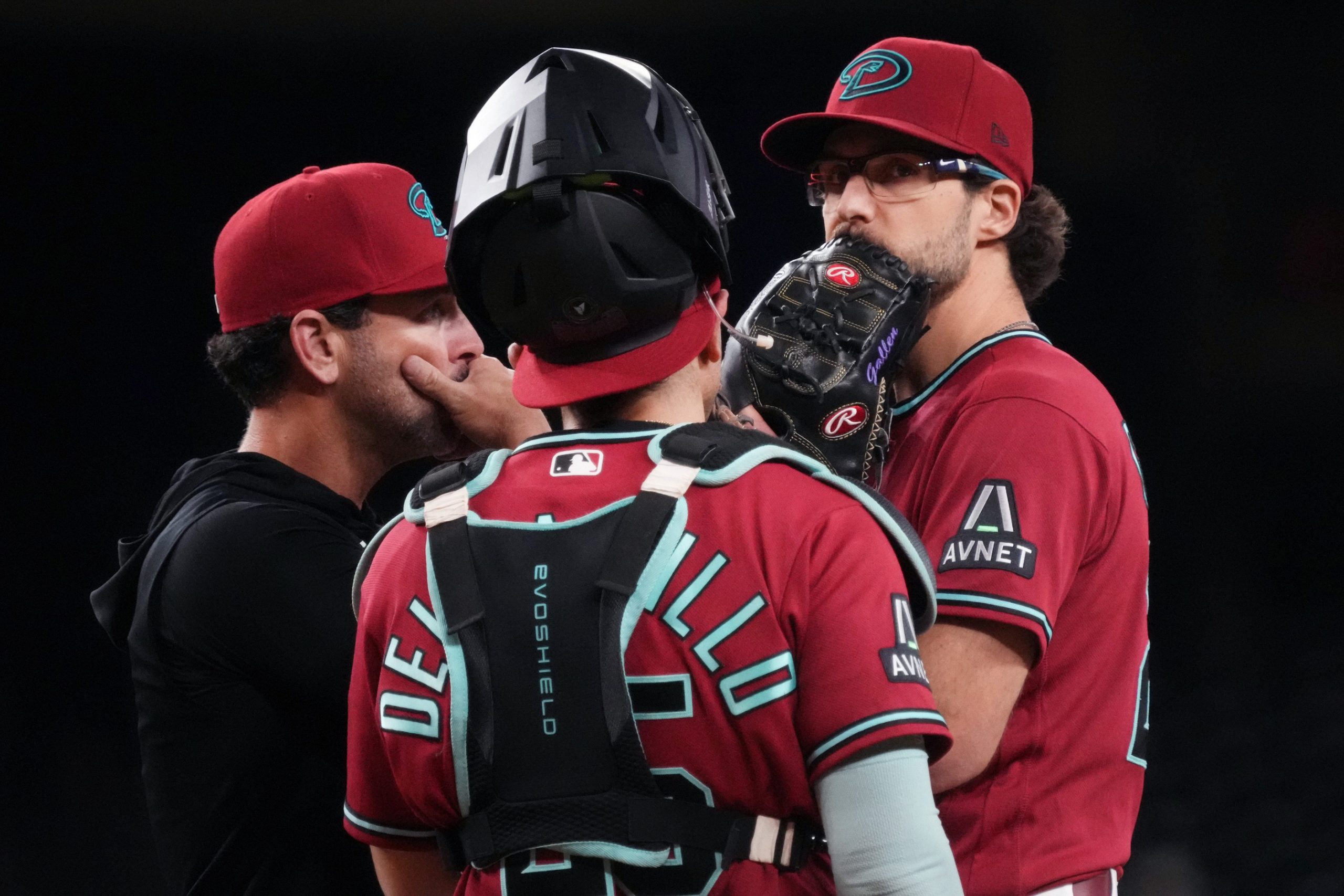 Arizona Diamondbacks right-hander Zac Gallen (23) talks with catcher Adrian Del Castillo (25) and pitching coach Brian Kaplan after giving up two home runs in the 5th inning against the San Francisco Giants at Chase Field in Phoenix, on July 1, 2026. © Joe Rondone/The Republic / USA TODAY NETWORK via Imagn Images